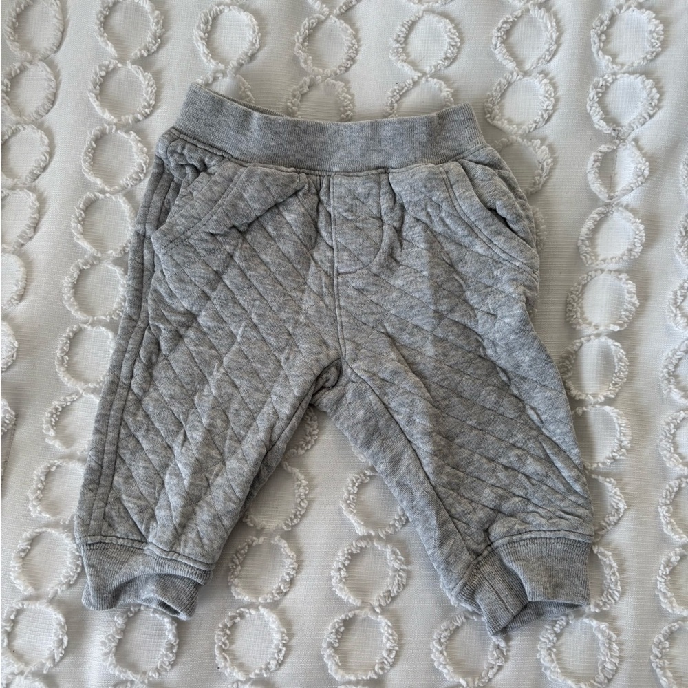 GAP Light Gray Quilted Baby Outfit - Picture 6 of 8